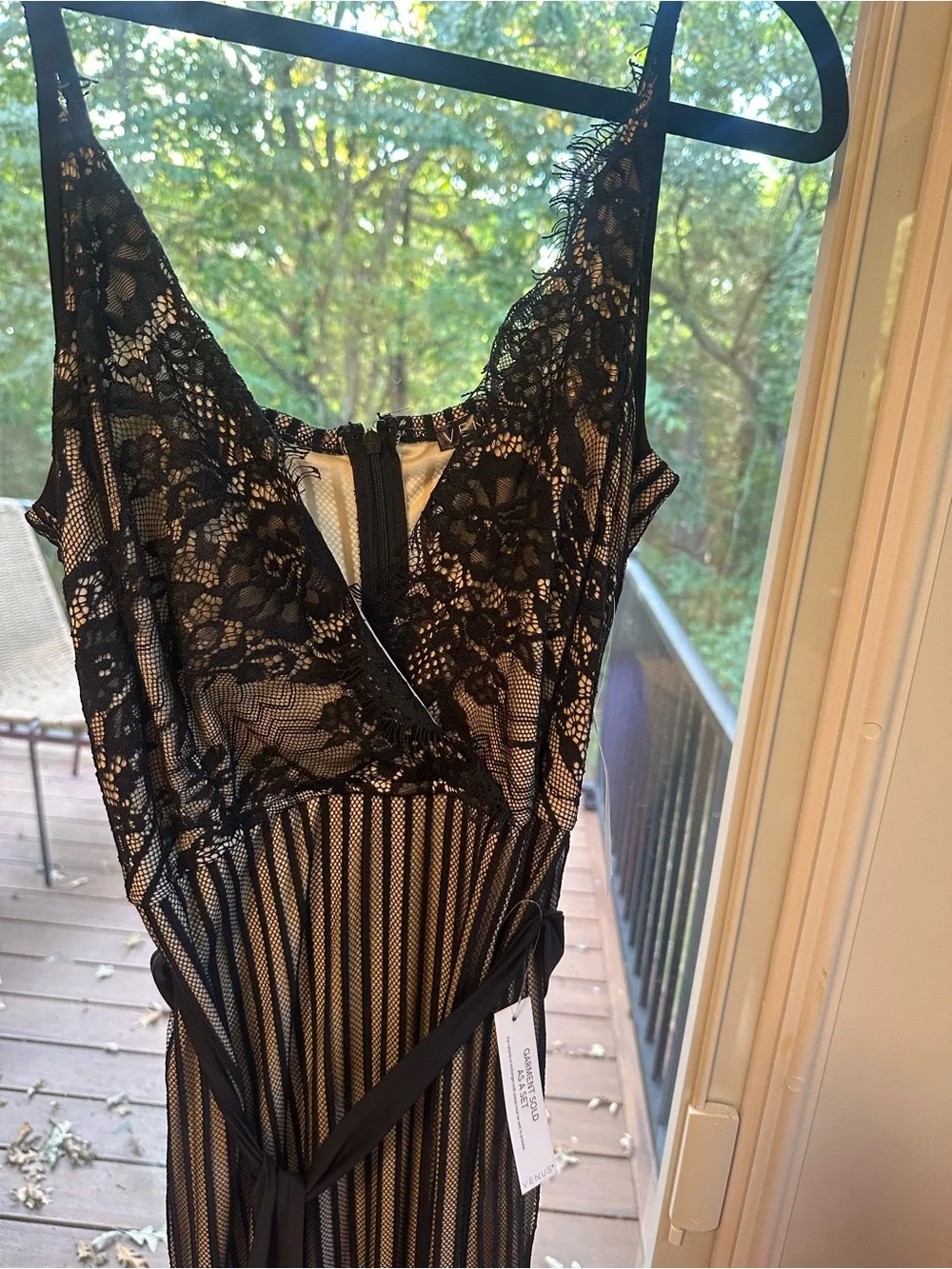VENUS black lace